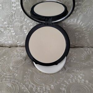 It Cosmetics Bye Bye pores pressed